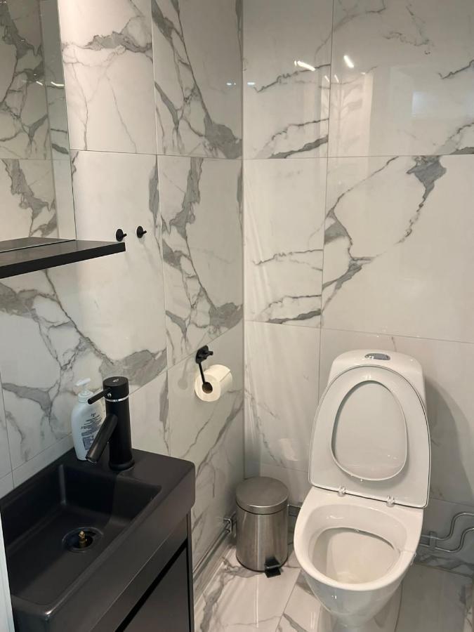 Kotimajoitukset I Lyxig Laegenhet Naera Emporia *