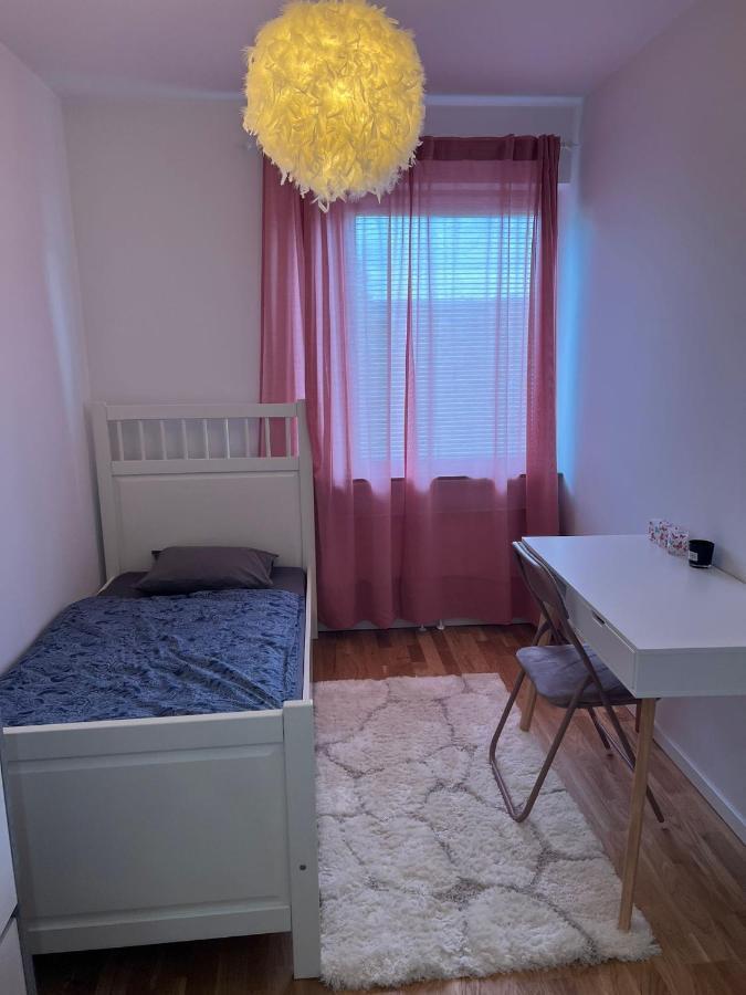 I Lyxig Laegenhet Naera Emporia *